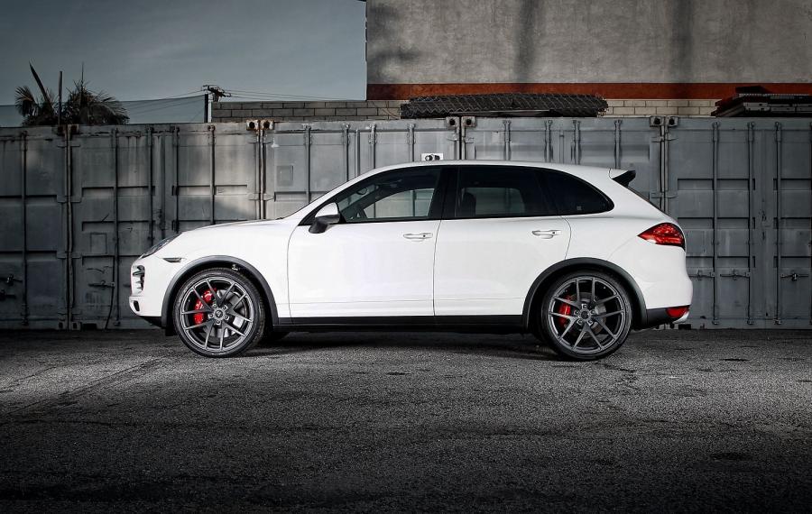 Porsche Cayenne Turbo by Vorsteiner 2012 года  (фото 10 из 10)